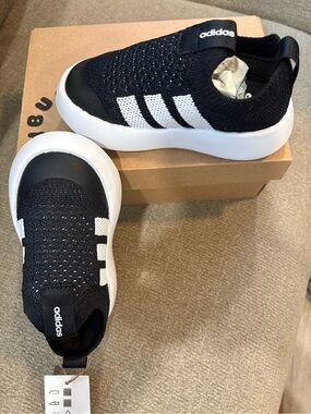 adidas Kids Black and White Slip-On Sneakers BNWT SIZE 8K AT-5/91
